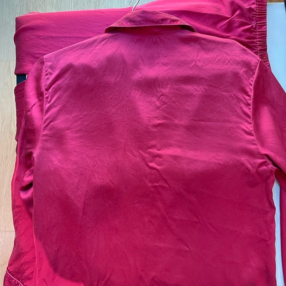 Neiman Marcus Two Piece Silk Pajama Set in Red - Picture 13 of 13